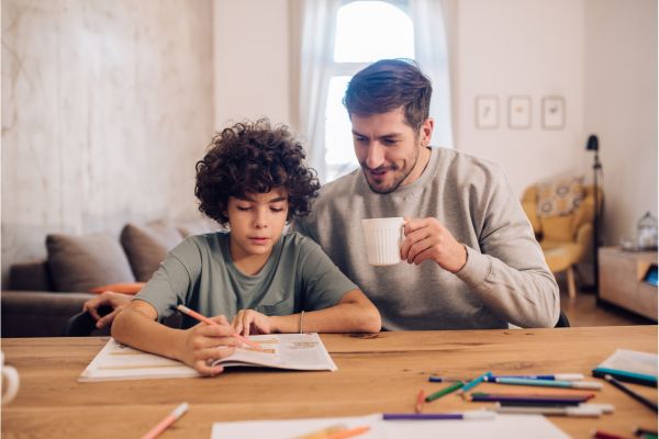 Eltern unterstützen Kind