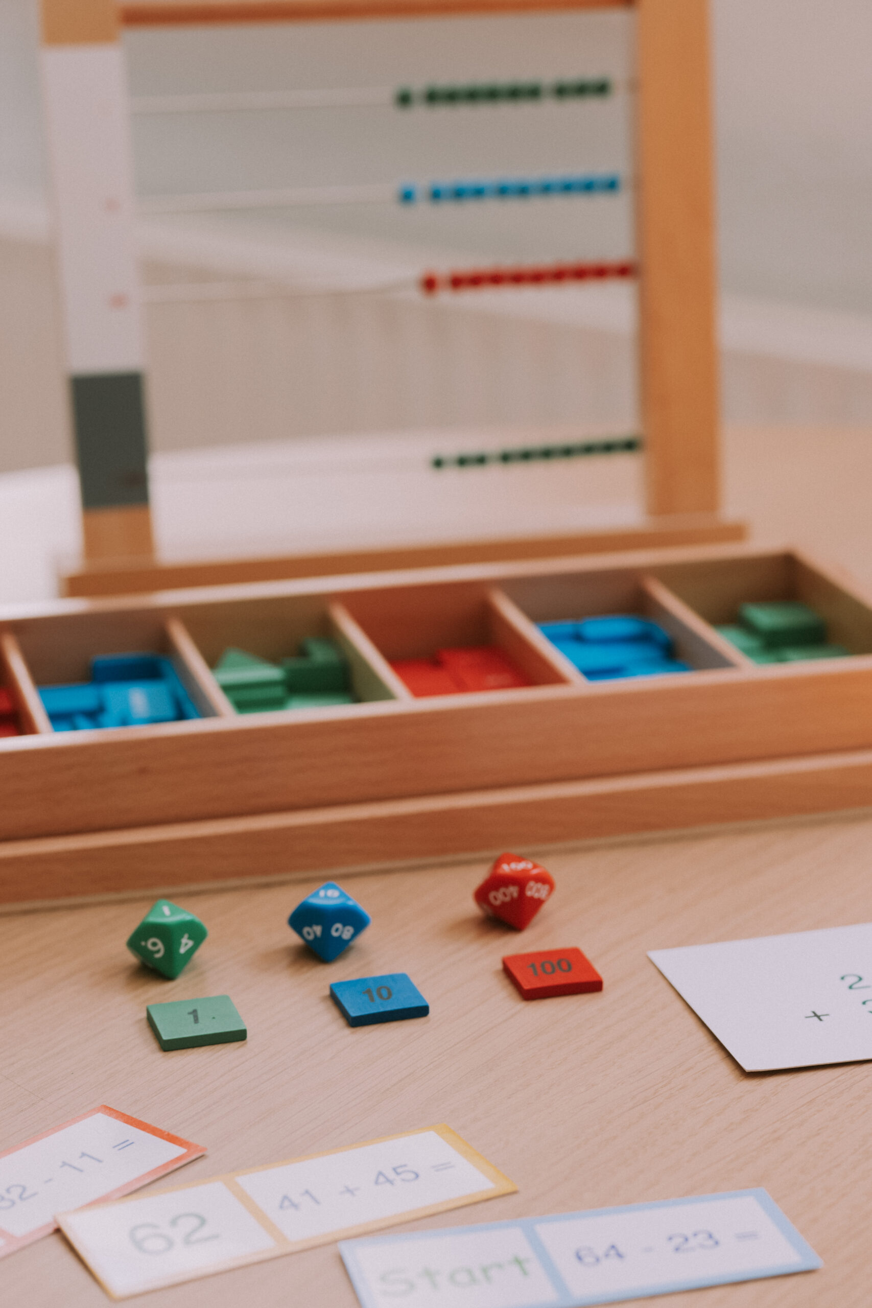 Montessori Markenspiel – Mathematik in der Lerntherapie